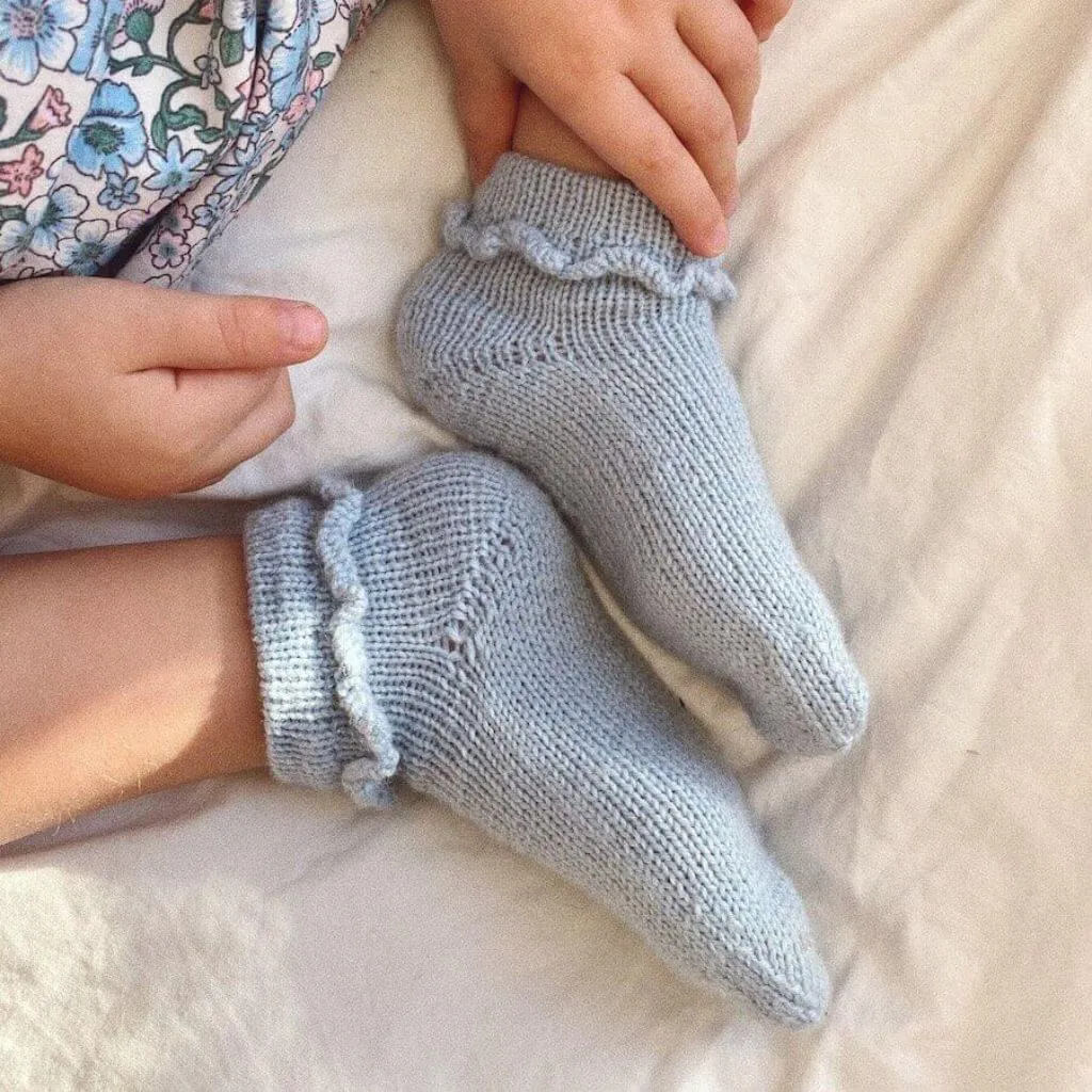 Kindersocken mit Rüschen Strickanleitung - PetiteKnit (Heft)