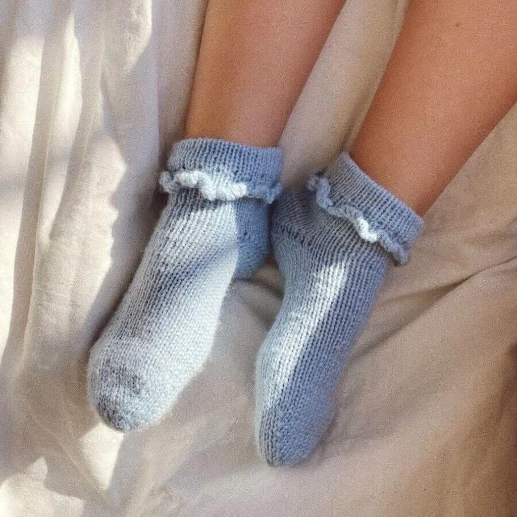 Kindersocken mit Rüschen Strickanleitung - PetiteKnit (Heft)